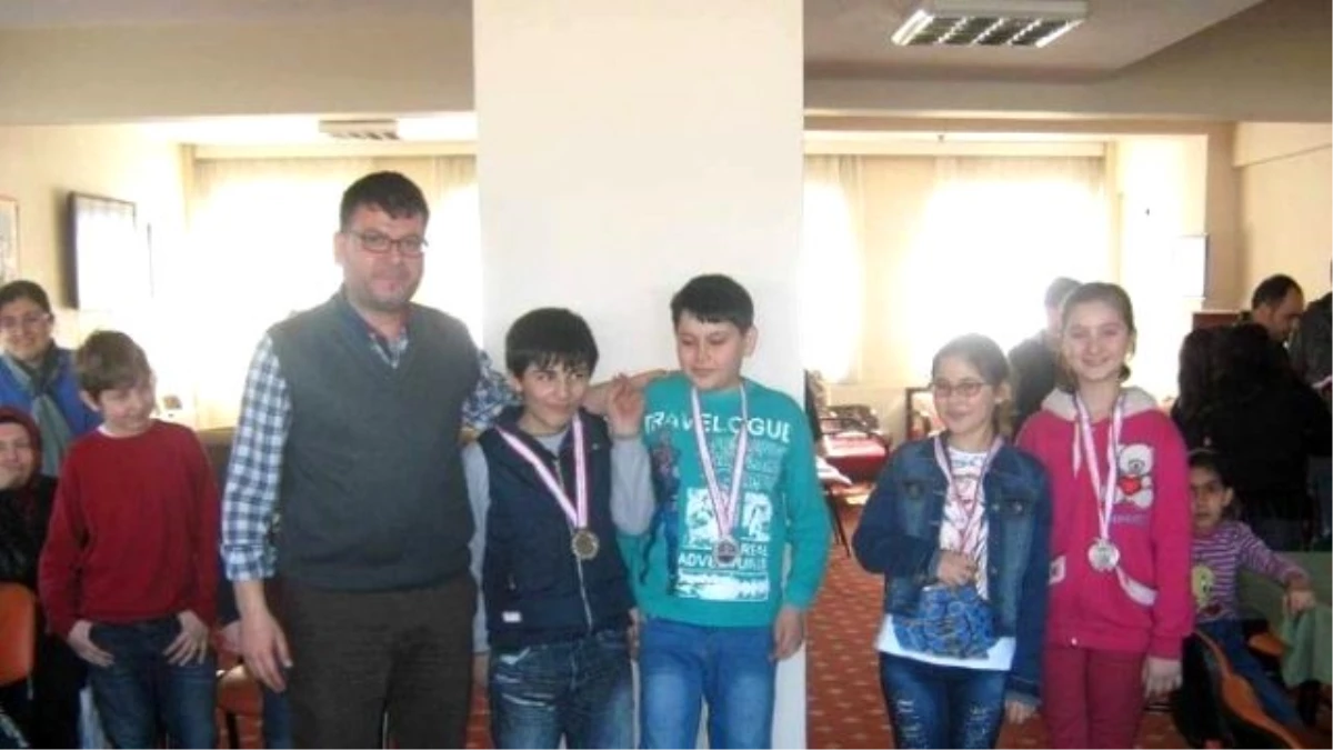 Bozüyük\'te Çocuk Ligi Satranç Turnuvası Yapıldı