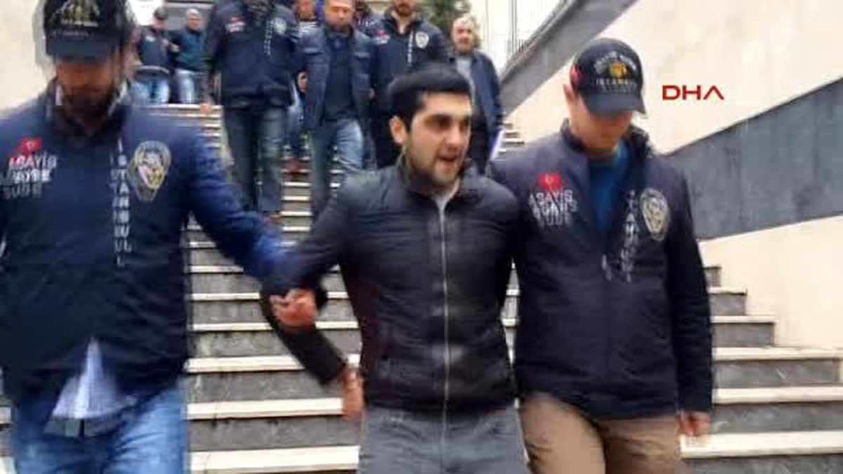 Çaldıkları İmitasyon Çıkan Bilezikleri Bozdururken Yakalandılar