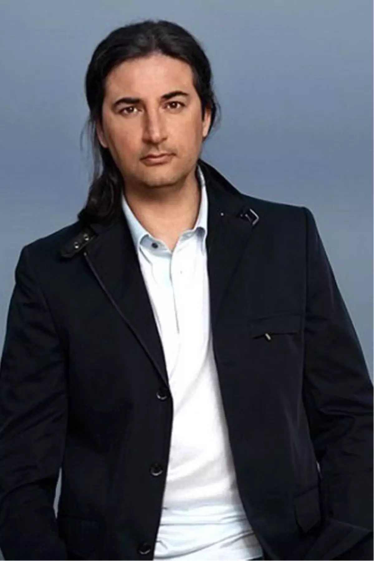 Çelik Yeni Şarkısı İçin Çıplak Poz Verdi