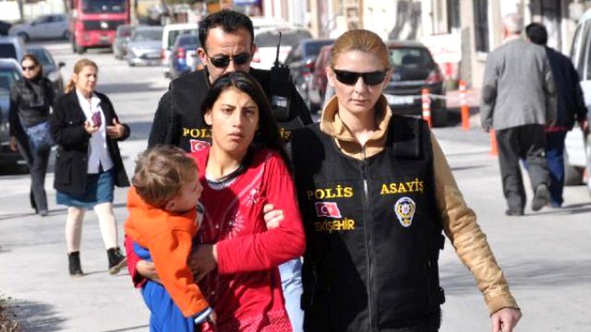 Eskişehir\'de 21 Yaşındaki Kadın Birlikte Yaşadığı Adamı Öldürdü