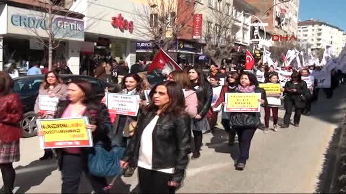 Çorum Polis, Tiyatro Gösterisini Gerçek Sandı