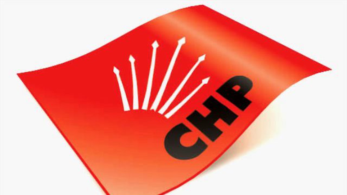 Davutoğlu Pankartı Asan CHP\'li, Disipline Sevk Edilince İstifa Etti