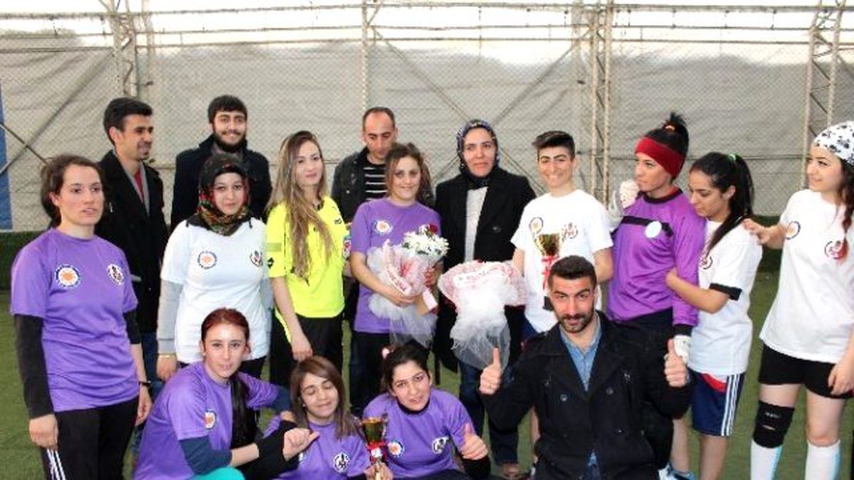 Derbide Dostluk Kazandı