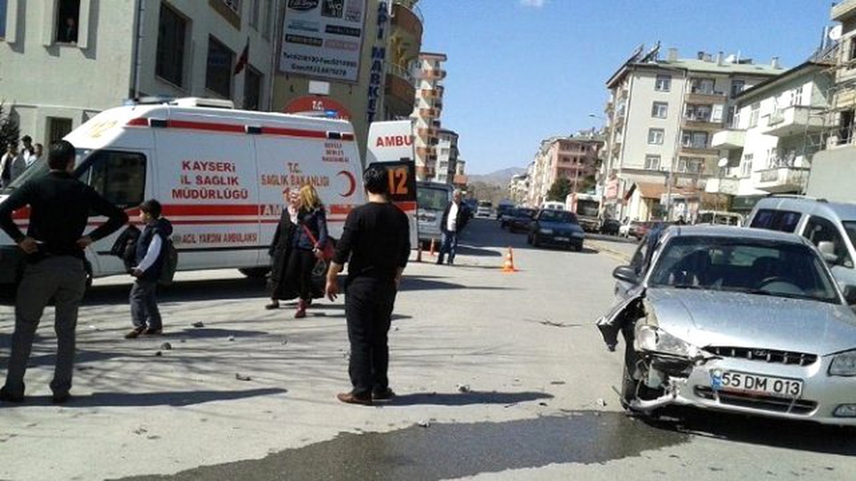 Develi\'de Trafik Kazası: 1 Yaralı
