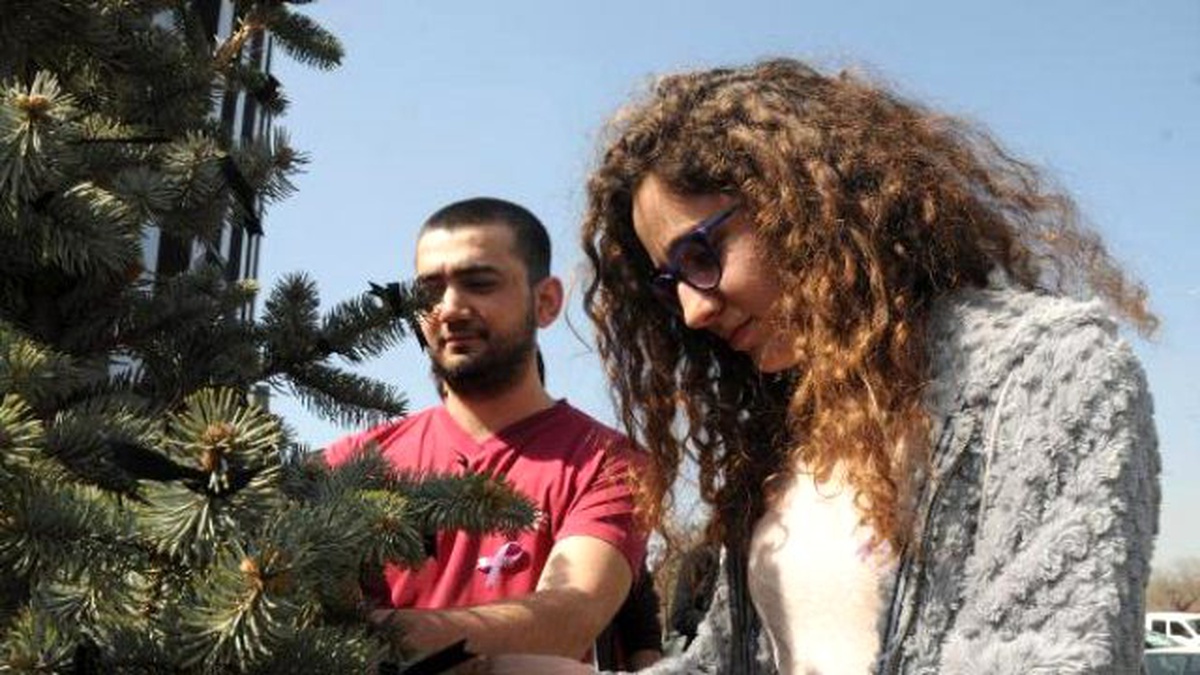 Diktikleri Fidanlara Siyah Kurdele Bağlayıp, Kadına Şiddete Tepki Gösterdiler