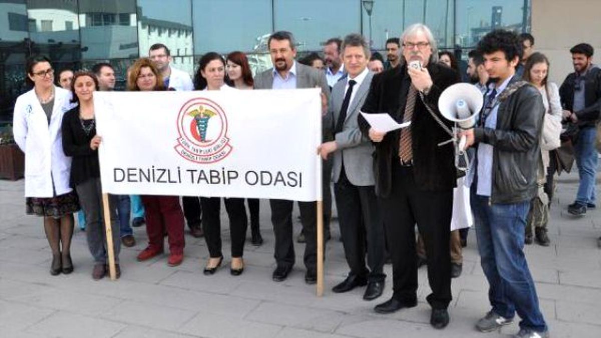 Doktorlardan 14 Dakikalık Hak Eylemi