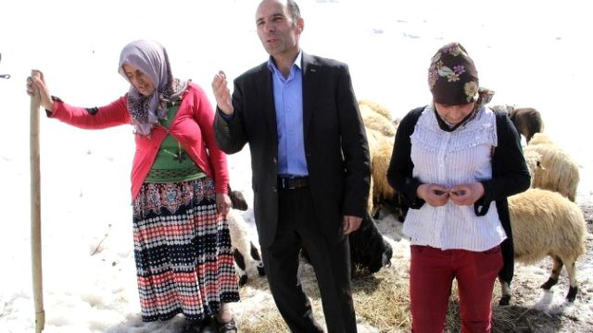 Dört Çocuğuna Hem Annelik Hem Babalık Yapıyor