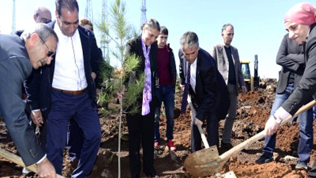 Dünya Kadınları Kent Ormanı\'na Fidan Dikti 