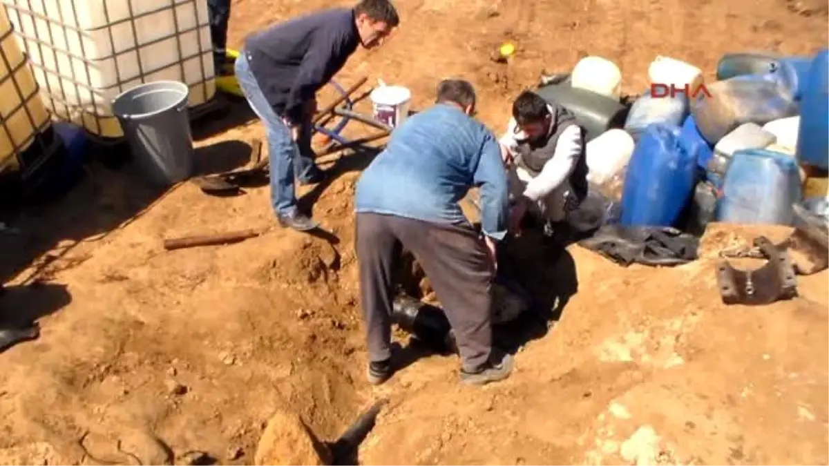 Elazığ Boru Hattı Delindi, Köylüler Mazotu Bidonla Götürdü