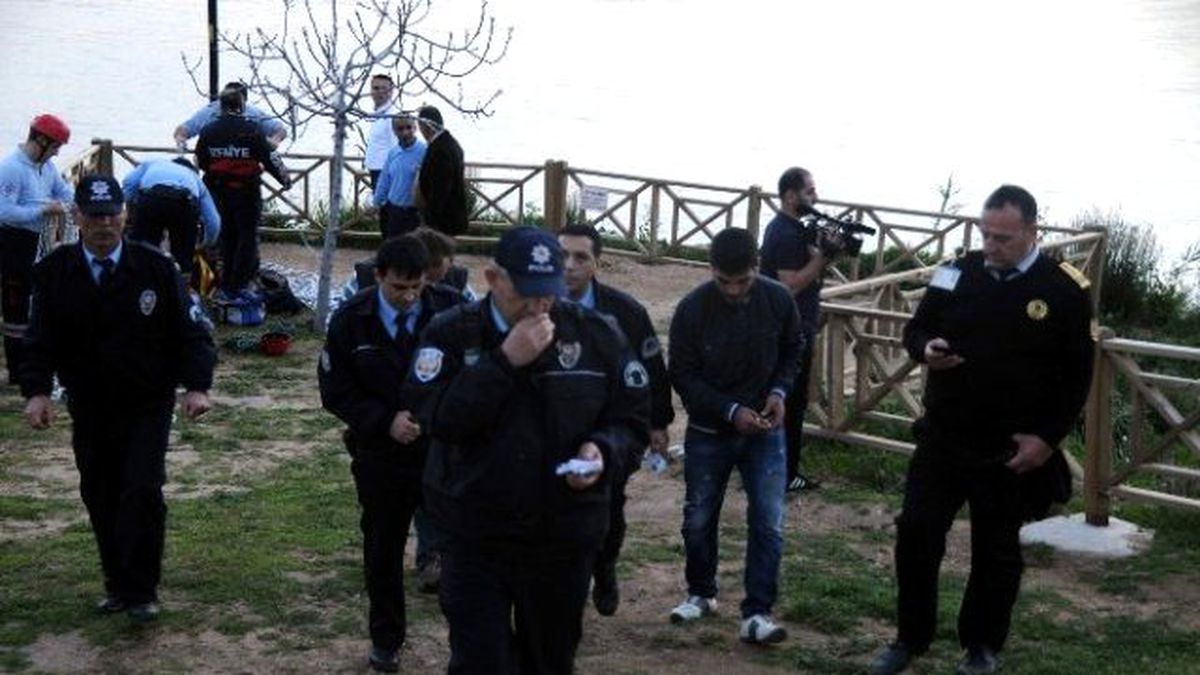 Falezlerde Mahsur Kalan Genci İtfaiye Kurtardı