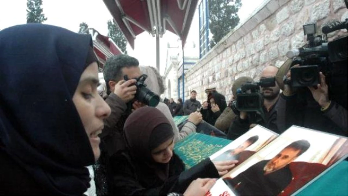 Fatih\'te Öldürülen Tacik Muhalif Lider İstanbul\'da Toprağa Verildi