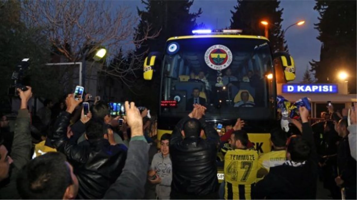 Fenerbahçe\'ye Coşkulu Karşılama