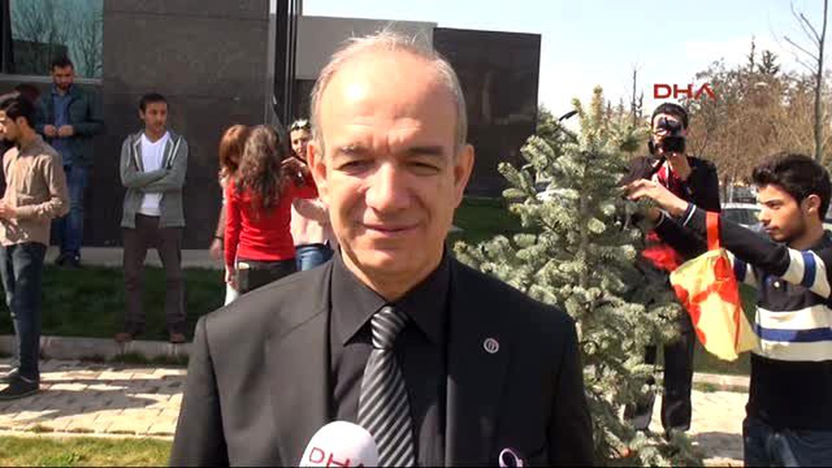 Diktikleri Fidanlara Siyah Kurdele Bağlayıp, Şiddete Tepki Gösterdiler
