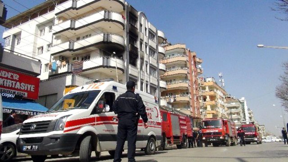 Gaziantep\'te Kibritle Oynayan Küçük Çocuk Evi Yaktı