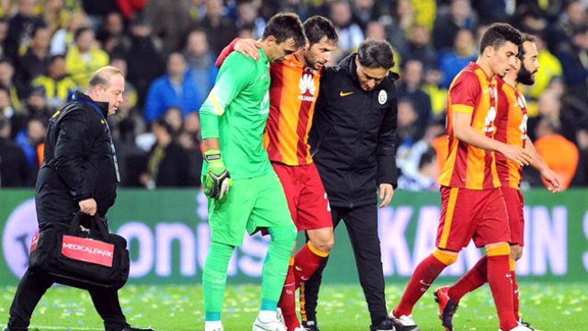Hakan Balta Stattan Koltuk Değnekleri ile Ayrıldı