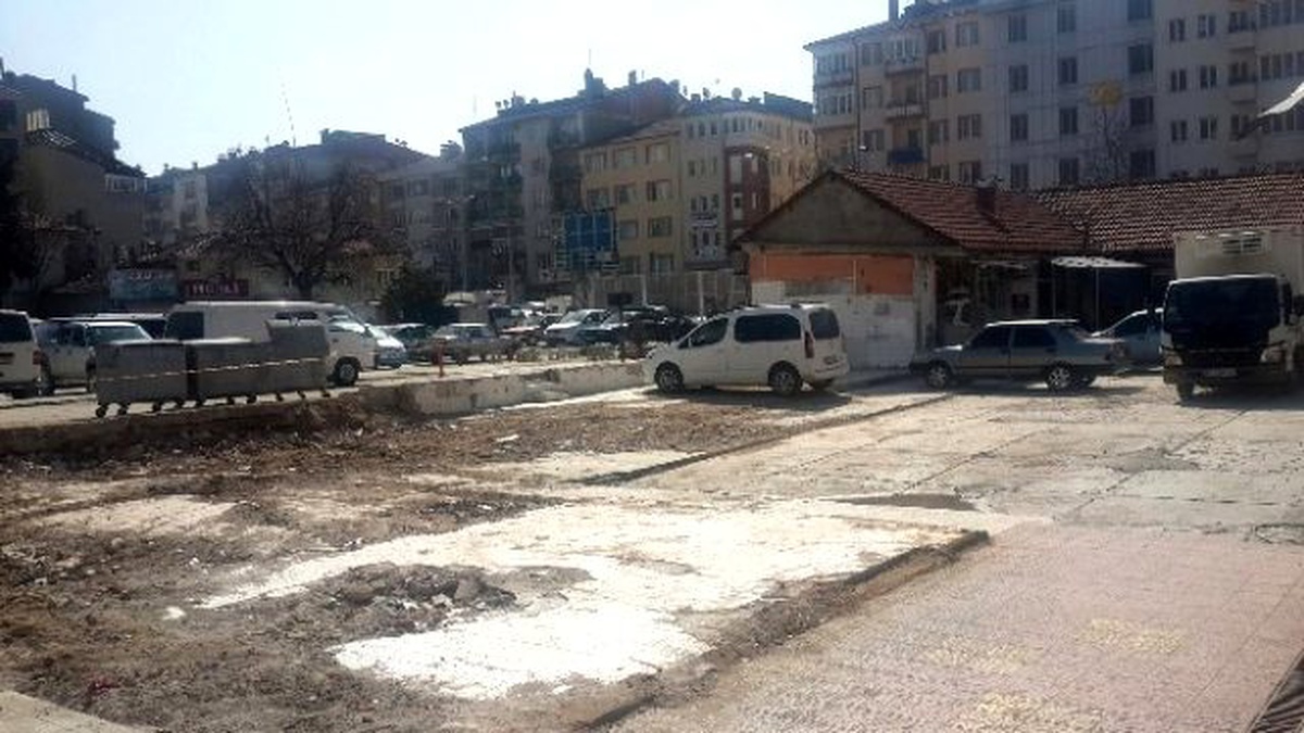 Hal Bölgesindeki Boş Dükkanlar Yıkıldı