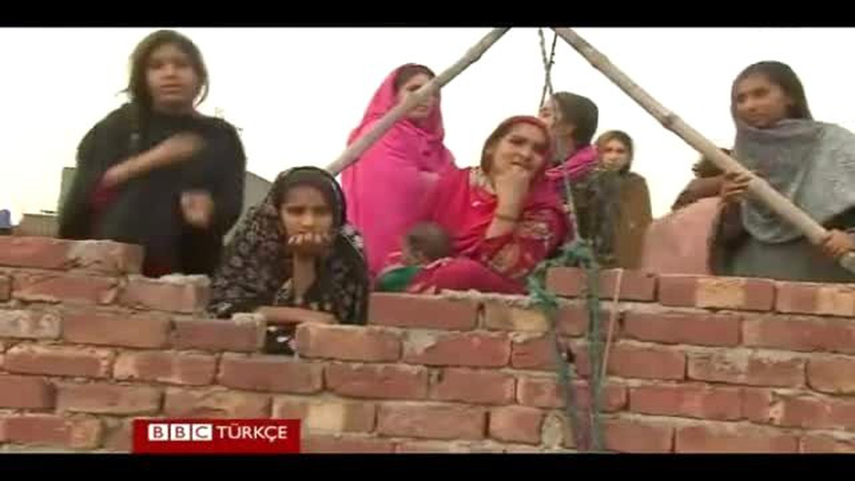 Justin Bieber Hayranı Pakistanlı \'Justin Bacılar\' Meşhur Oldu