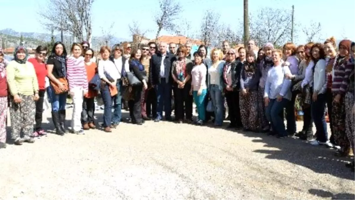 Kadın Girişimcilerden, Kovanlık Köyü\'nde 8 Mart Kutlaması