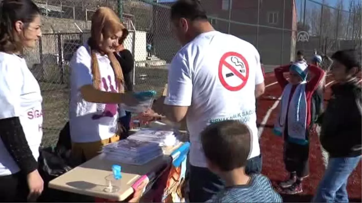 Şırnak\'ta Kadın Sağlıkçılar Şiddete Dikkat Çekmek İçin Maç Yaptı