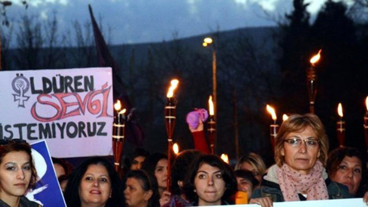 Kadınlar "Meşaleli" Eylem Yaptı