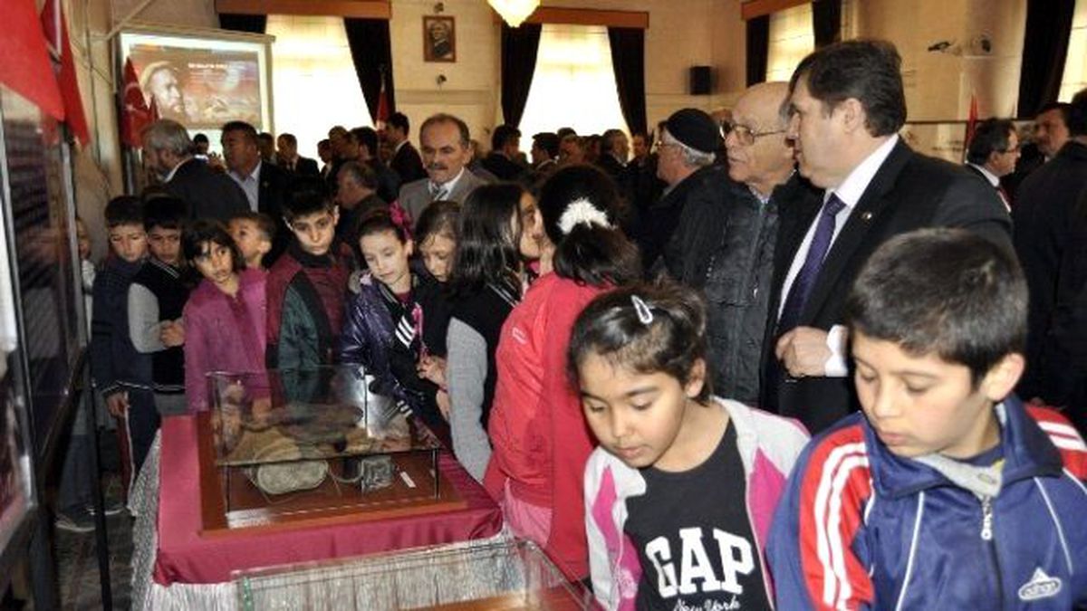 Kendileri Gitti, Şişeleri Kaldı
