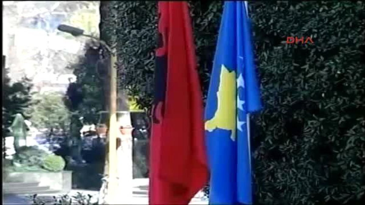 Kosova Başbakanı İsa Mustafa, Tiran'da