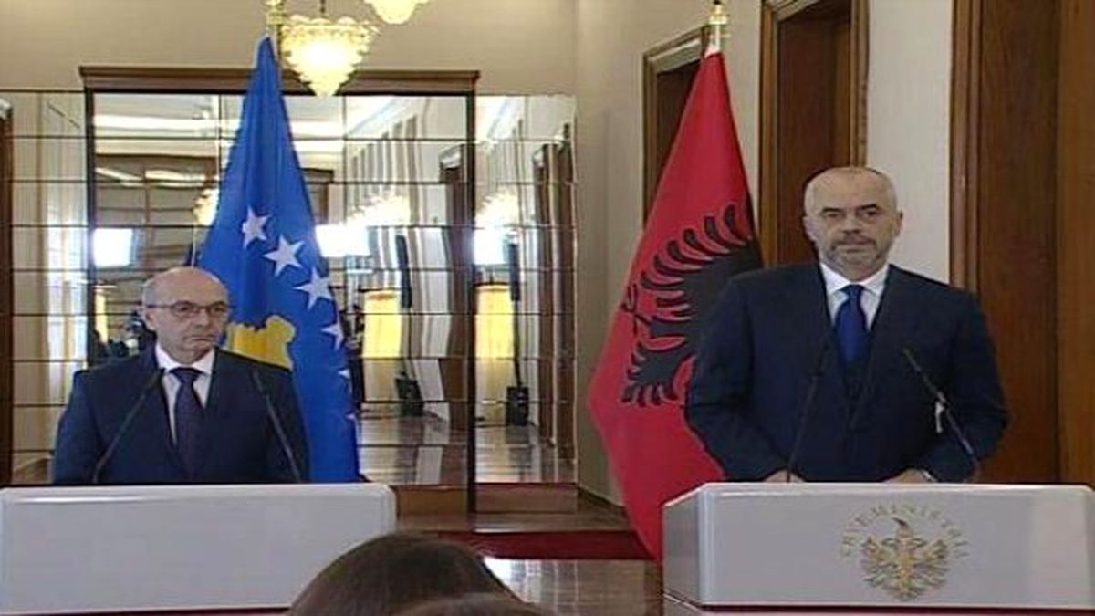 Kosova Başbakanı İsa Mustafa, Tiran\'a Resmi Ziyarette Bulundu