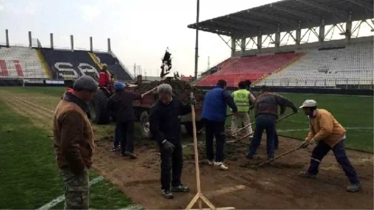 Manisa 19 Mayıs Stadı Bakımda