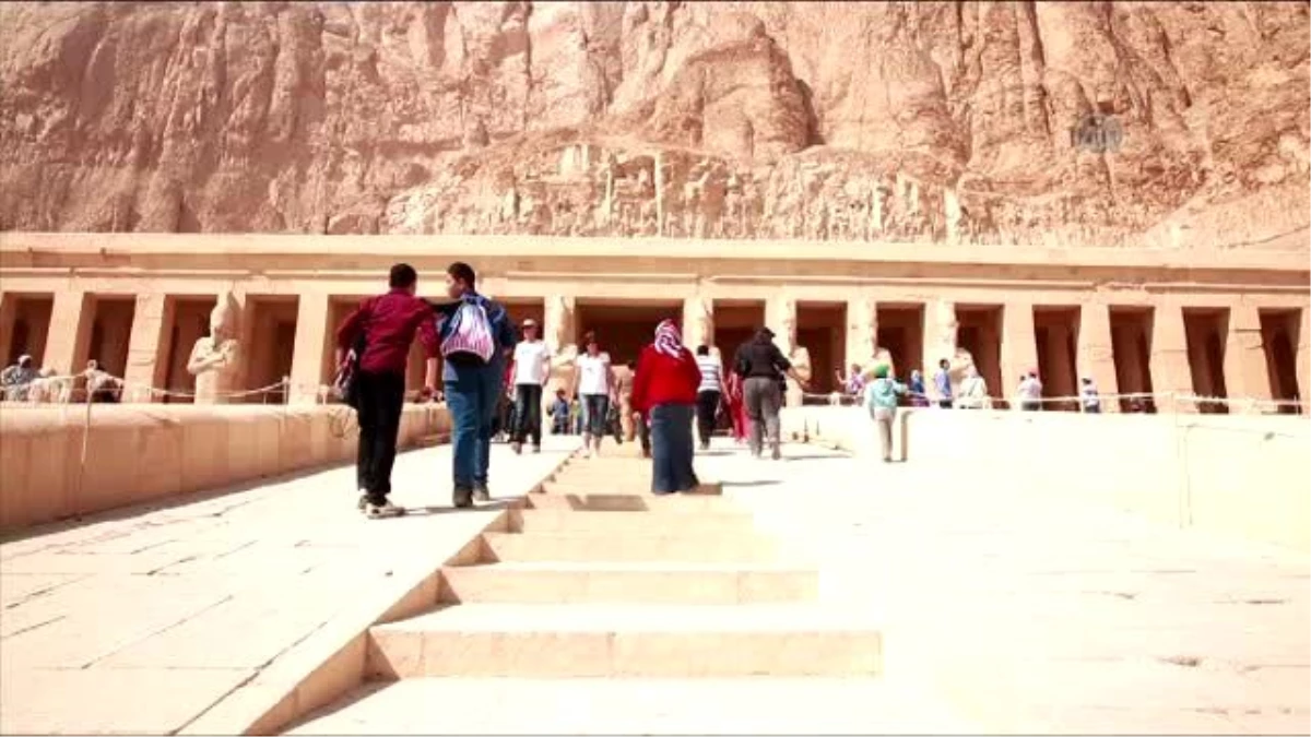 Mısır\'da Kadın Firavun Hatşepsut\'un Tapınağı (1)