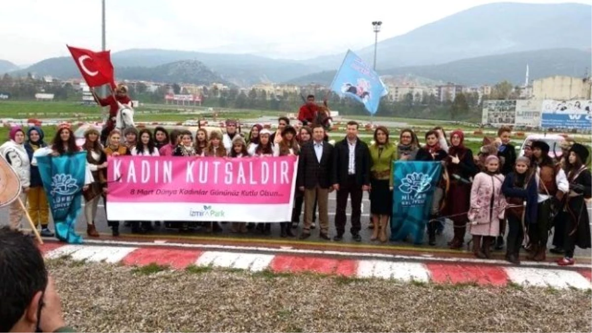 Müsiad İzmir\'den Renkli Kadınlar Günü Etkinliği