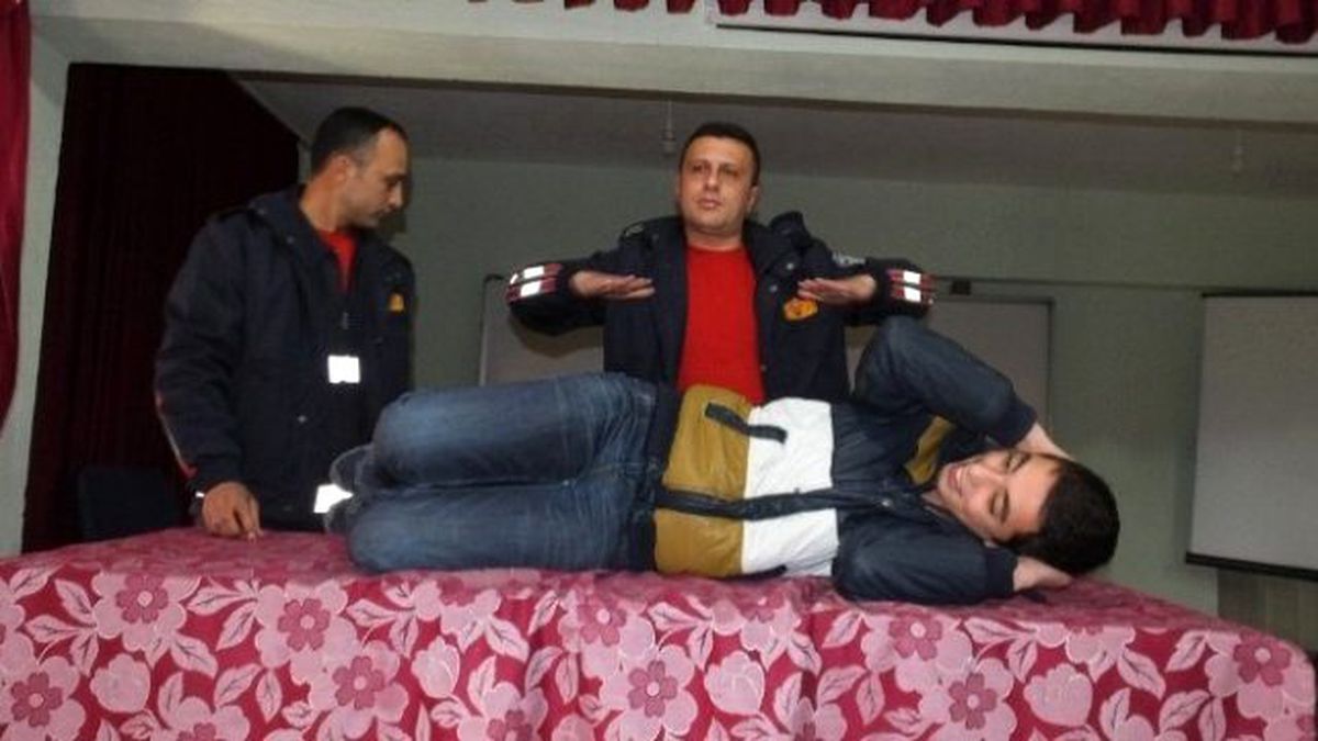 Okulda Dersin Konusu Deprem
