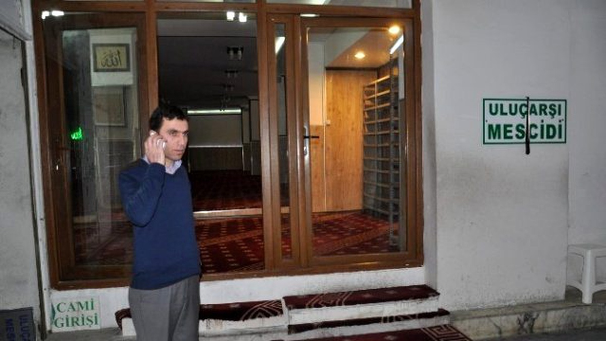 İş Hanının Çatısındaki Minare Görenleri Şaşırtıyor