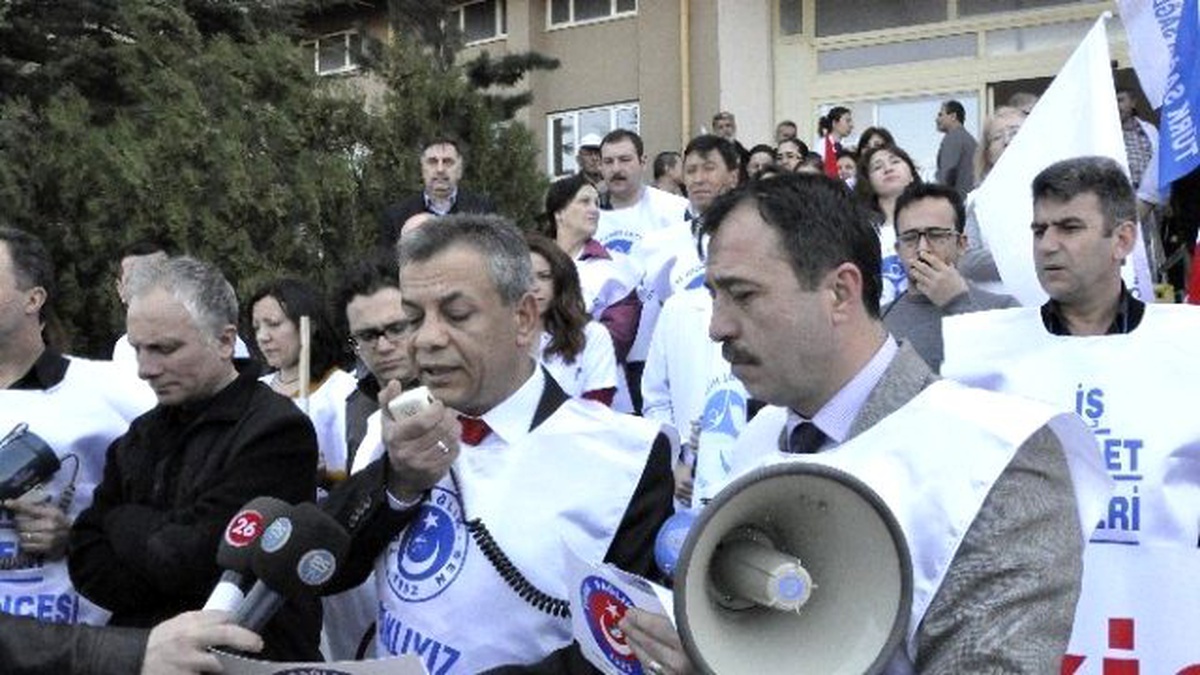 Sağlıkçılar 13 Mart\'ta İş Bırakmaya Hazırlanıyor