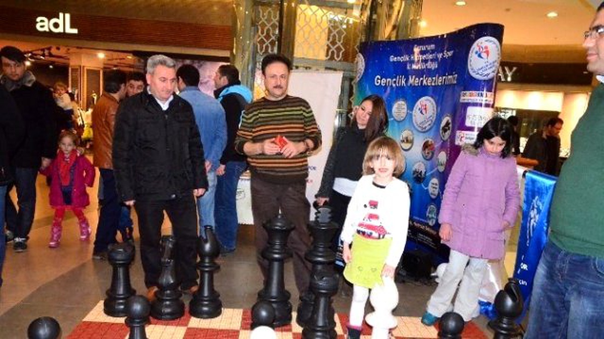 Satranç Sevgisi Avm Koridorlarına Taştı