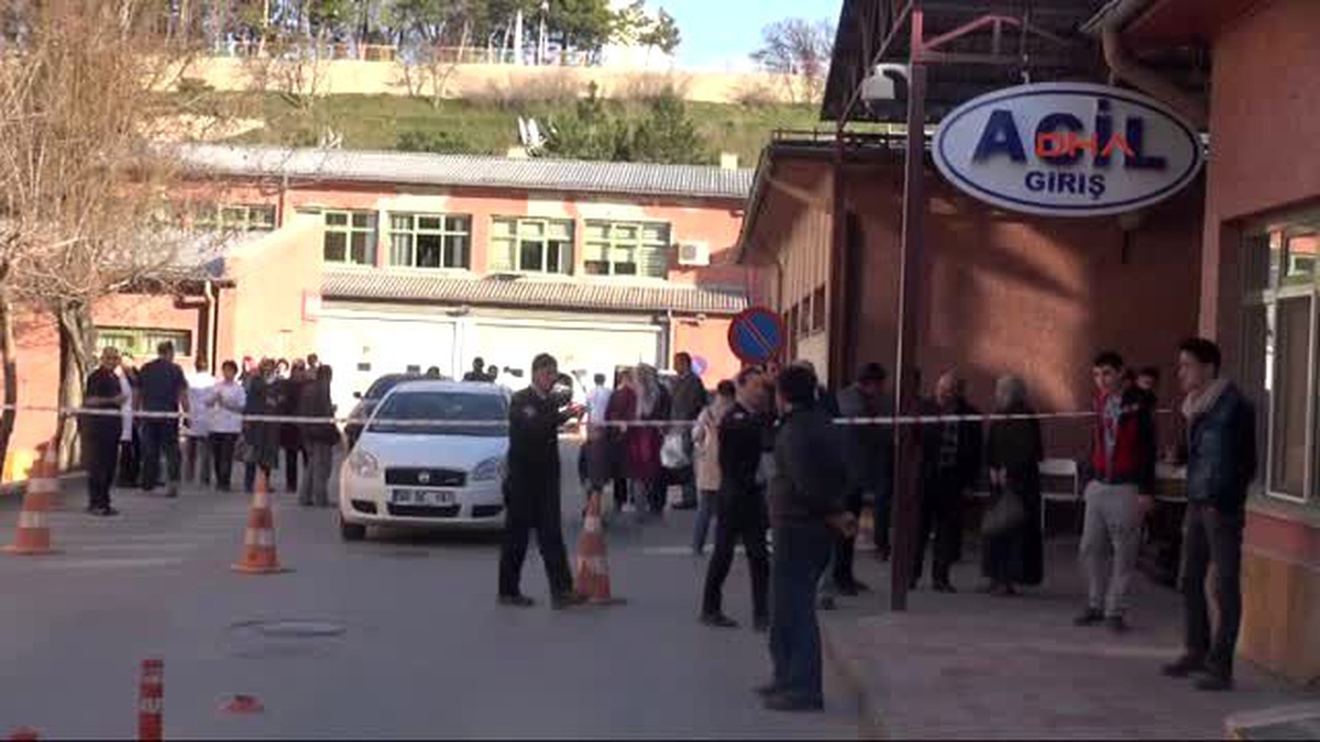 Sivas\'ta Hastane Otoparkında Şüpheli Çanta Paniği