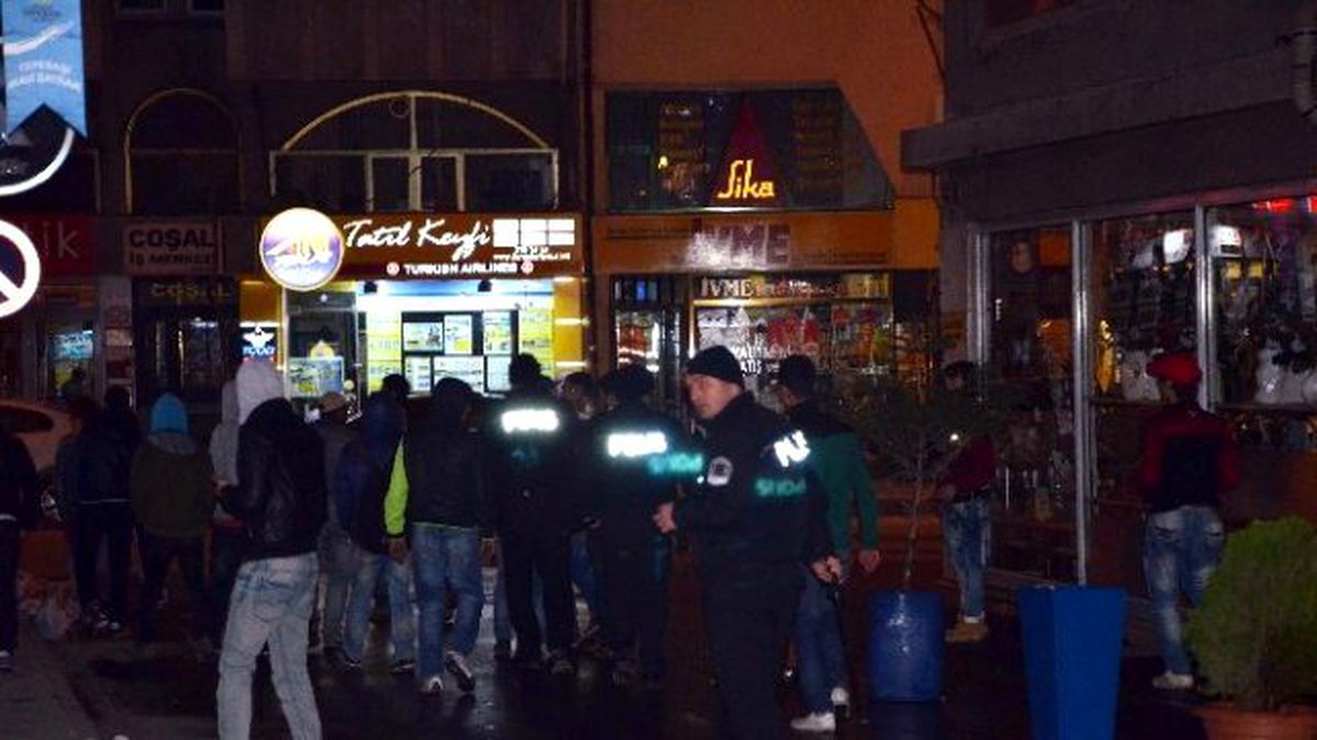 Üzerindeki Galatasaray Formasını Çıkarttılar