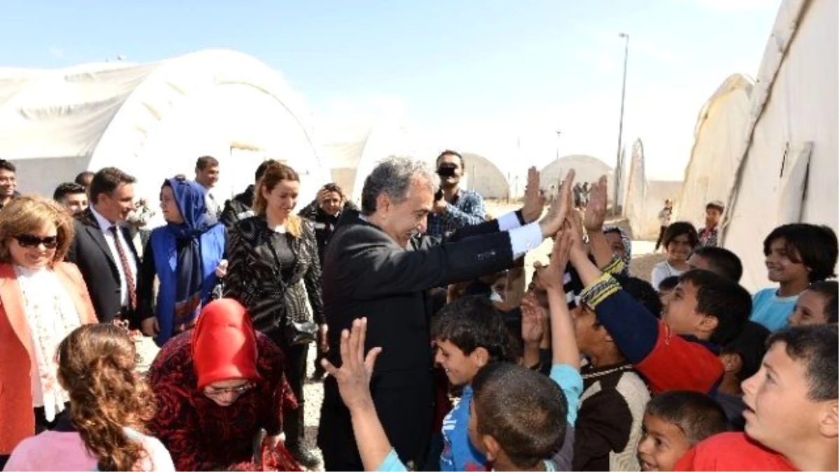 Vali Büyük, Eşiyle Birlikte Suriyeli Mültecilerin Kadınlar Gününü Kutladı