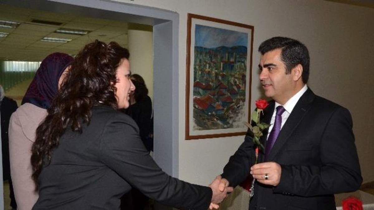 Vali Düzgün, Valilikteki Kadın Personel ile Yemekte Bir Araya Geldi
