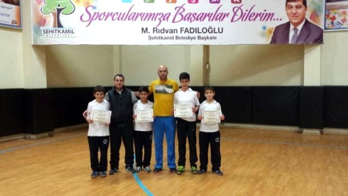 Vanlı Badmintoncular Yarı Finalde