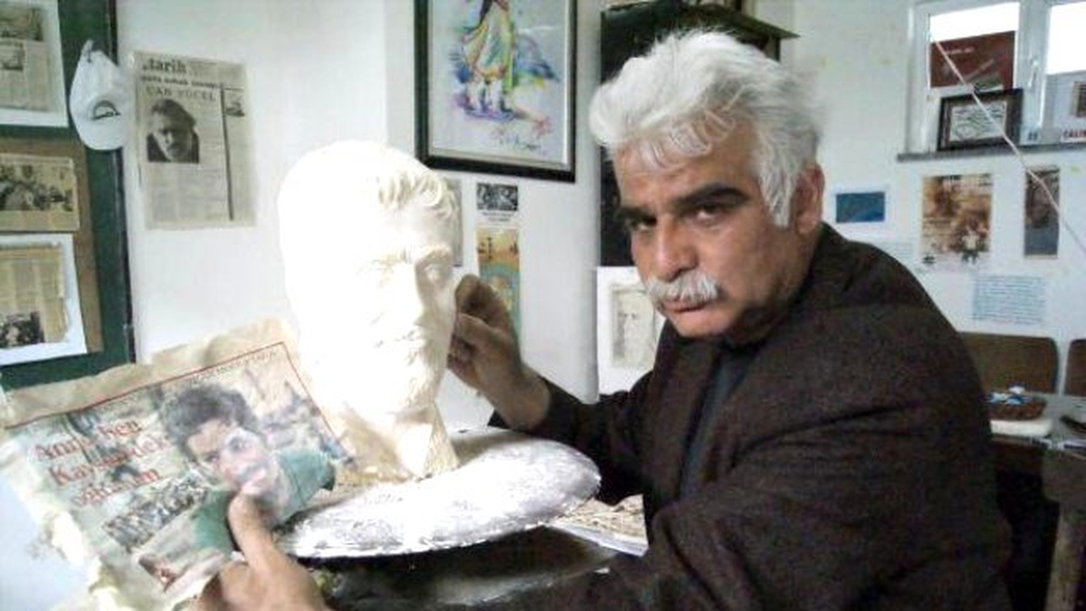 Yarışmayı Kazanana Yaşar Kemal Heykeli
