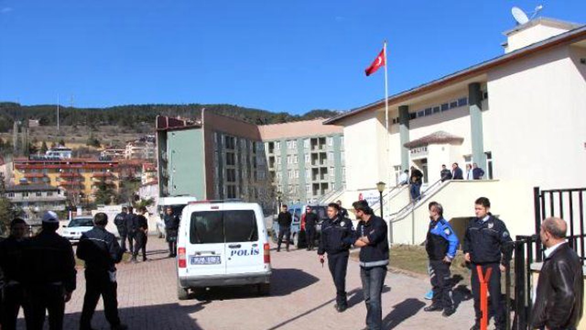 8 Yaşındaki Kızı Parktan Kaçırdı, Çalıların Arasında Yakalandı