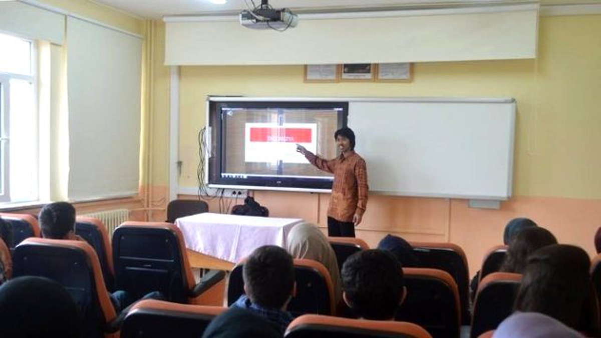 Yedirenk Sosyal Bilimler Lisesinde Ülke Tanıtımı Yaptı
