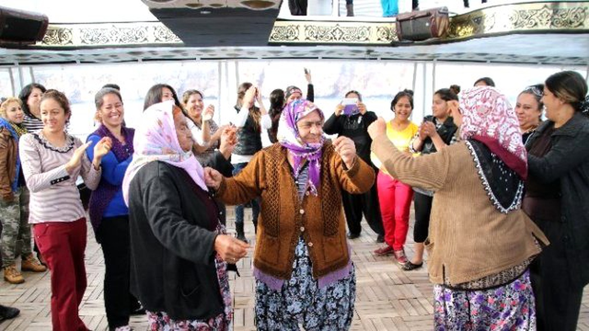 Zeytinköylü Kadınlar 8 Mart\'ı Yat Turunda Kutladı