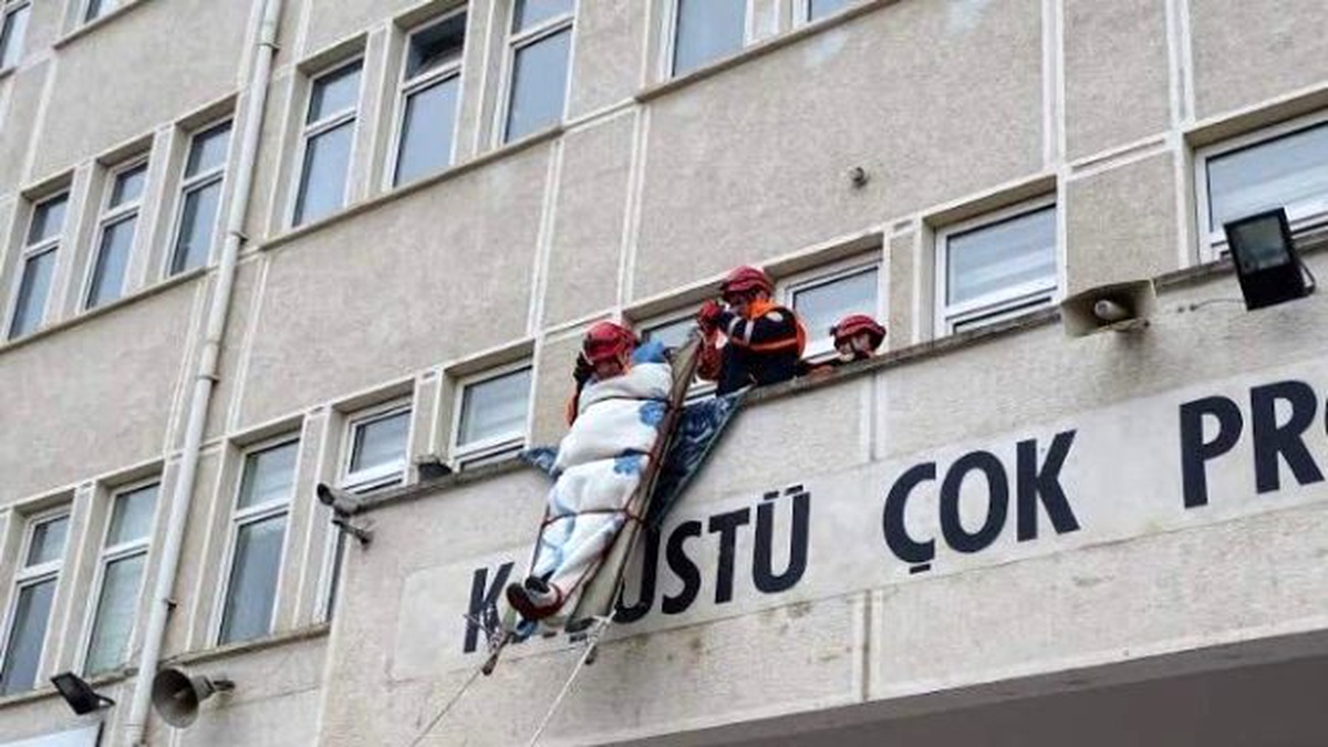 Afad Ekibinden Öğrencilere Yönelik Deprem Tatbikatı