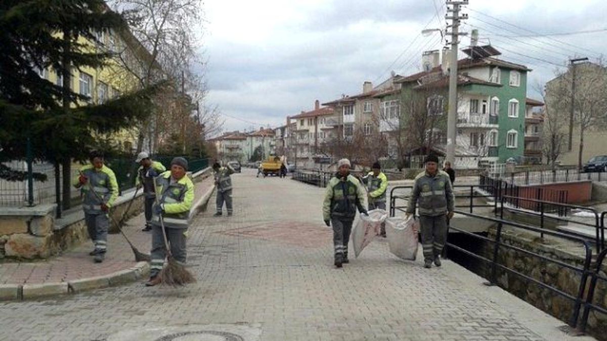 Afyonkarahisar Belediyesi Kentte Bahar Temizliğine Başladı