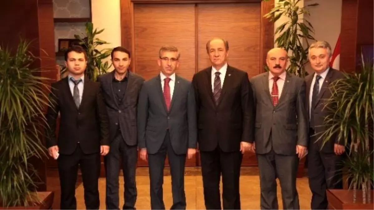 Ak Partili Bozkurt'tan Vali Kara'ya Nezaket Ziyareti