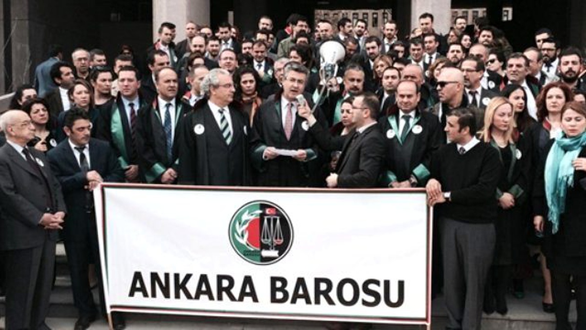 Avukatlardan Taşınma Protestosu