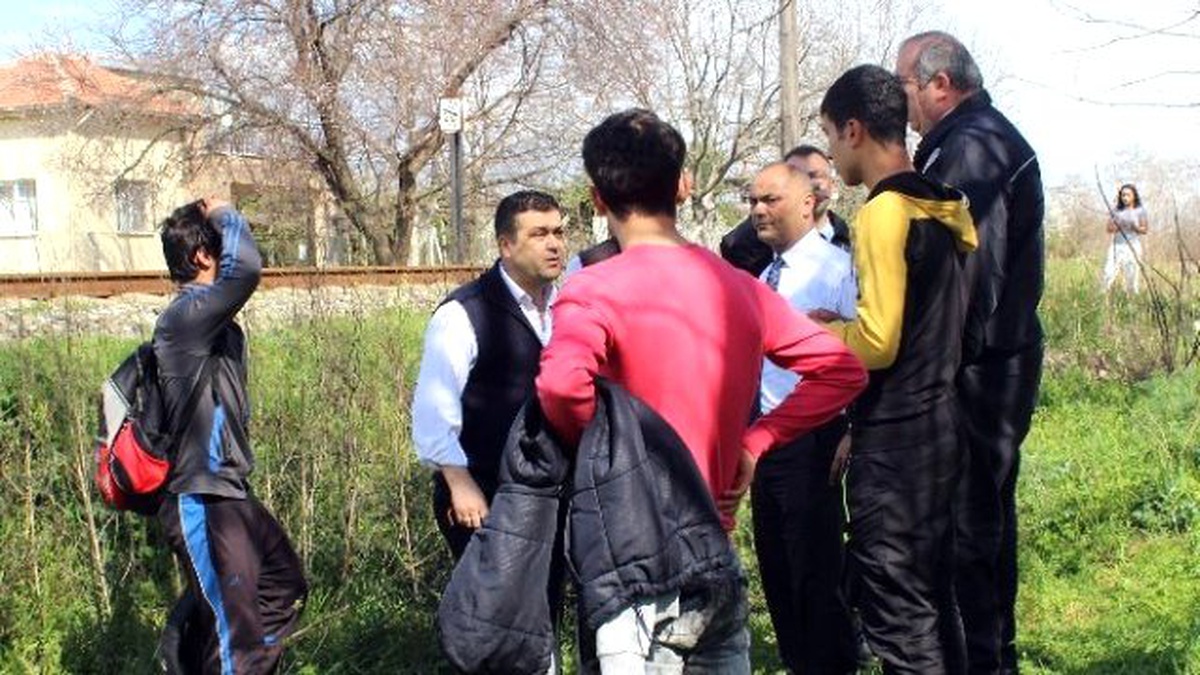 Aydın\'da Trenin Önüne Atlayan Genç Kız Hayatını Kaybetti