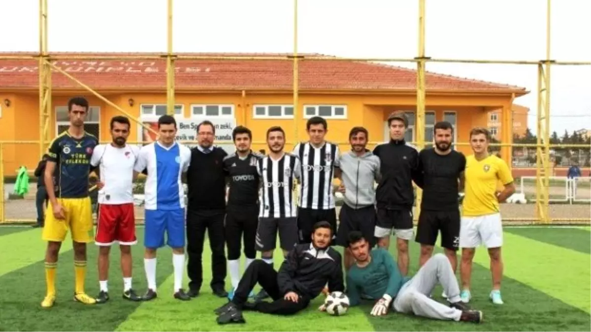 Ayvalık Myo\'nun Bölümler Arası Turnuvası Sona Erdi