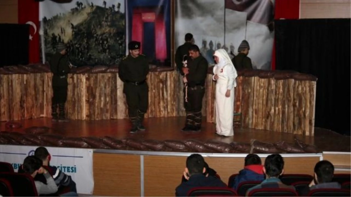 Bayburt Üniversitesinde \'Asırlık Türkü Çanakkale\' Oyunu Sergilendi